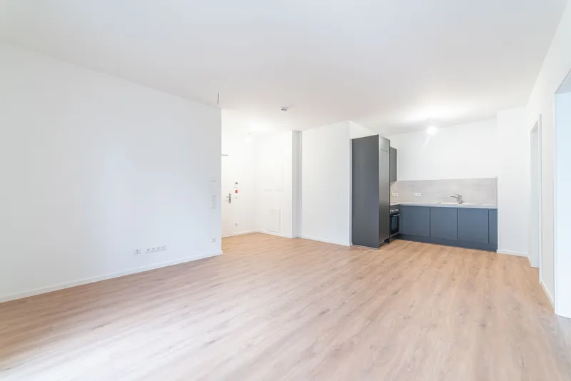 Bright 1-Bedroom Apartment with Balcony Facing the Courtyard Apt 131 — photo 1